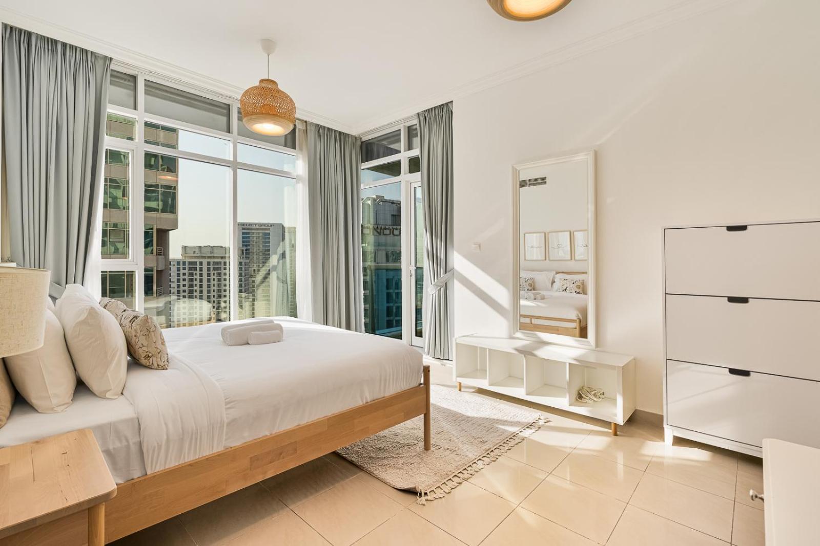 Luxury 2br With Waterfront Views