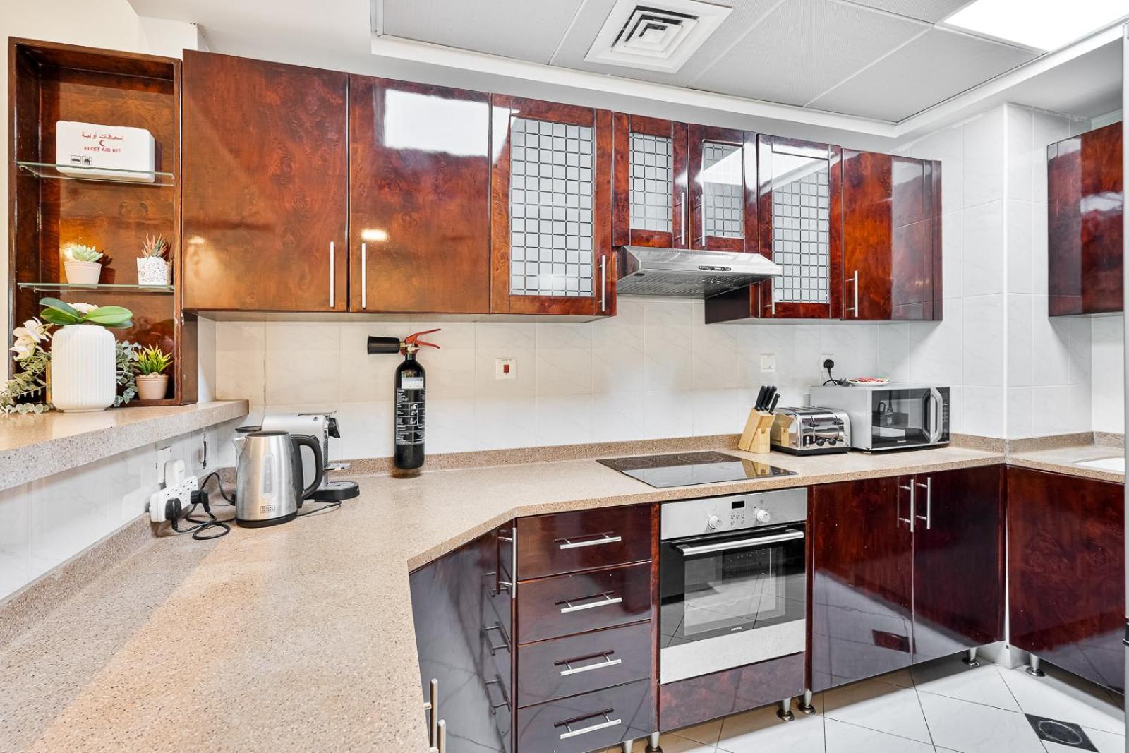 Luxury 2br With Waterfront Views Dubai
